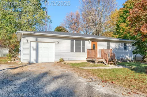 9298 Hilda Ln, Clayton, MI 48433