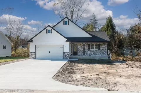 2047 Edward Ln E, Kimball, MI 48074