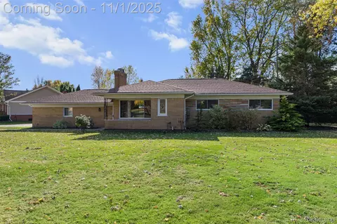 53495 Hillside Dr, Shelby Township, MI 48316