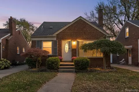7853 Robinson Ave, Allen Park, MI 48101