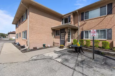 2247 Walton Blvd #46, Rochester Hills, MI 48309