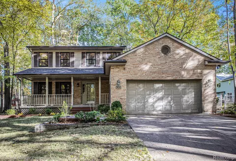 503 E Geneva Dr, Dewitt, MI 48820