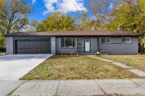 24701 Scotia Rd, Oak Park, MI 48237
