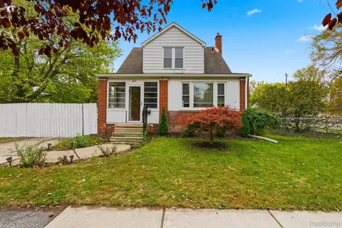804 E Lincoln Ave, Madison Heights, MI 48071