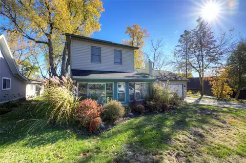 212 Hillcroft Dr, Walled Lake, MI 48390