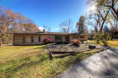 10641 Gamewood Dr, Green Oak, MI 48178