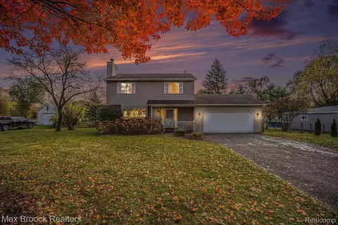5296 Pine Knob Ln, Independence, MI 48346