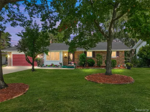 65 1st St, Oxford, MI 48371