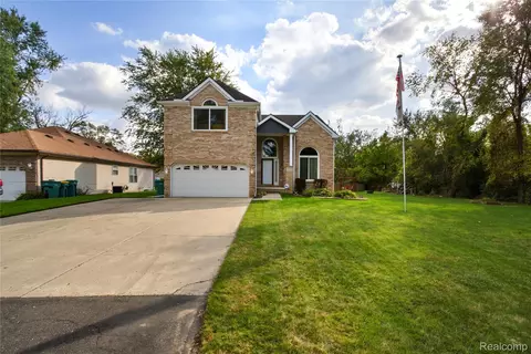 35903 Park Pl, Romulus, MI 48174
