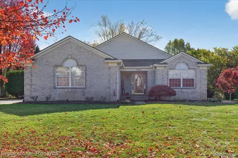 4954 Spring Meadow Dr, Independence, MI 48348