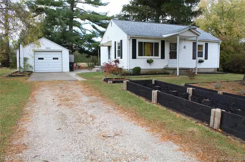 3251 Lynne Ave, Flint, MI 48506