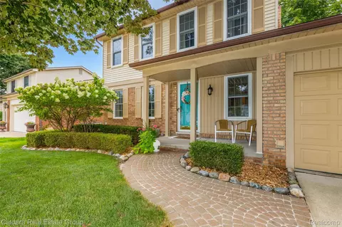 14942 Congress Dr, Sterling Heights, MI 48313