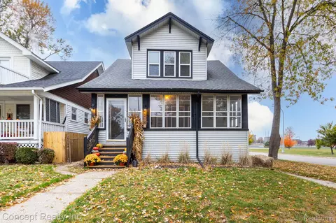 2404 3rd St, Trenton, MI 48183