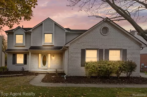7012 Foxcreek Dr, Canton, MI 48187