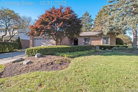 4523 Harold Dr, Troy, MI 48085
