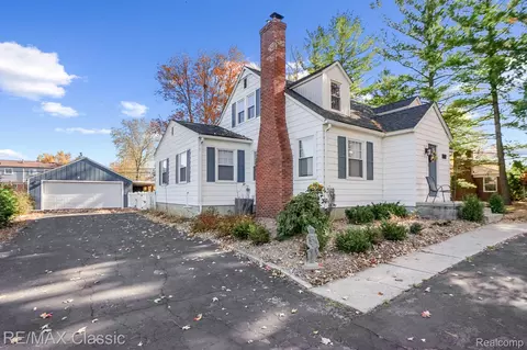 7663 Ann Arbor Saline Rd, Saline, MI 48176