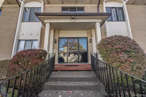 31935 W 14 Mile Rd #234, Farmington Hills, MI 48334