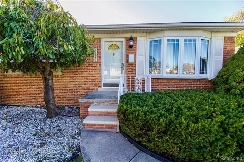 24965 Johnston Ave, Eastpointe, MI 48021