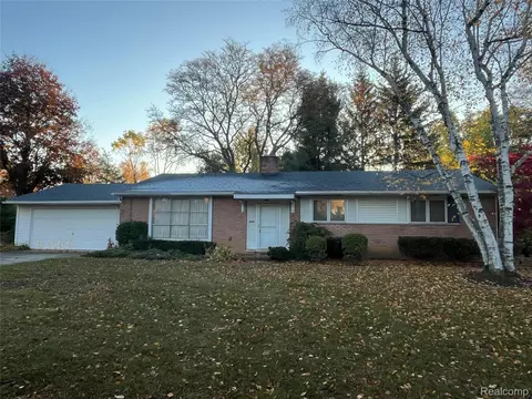 3668 Middlebury Ln, Bloomfield Hills, MI 48301