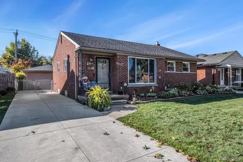 8455 Salem Ln, Dearborn Heights, MI 48127