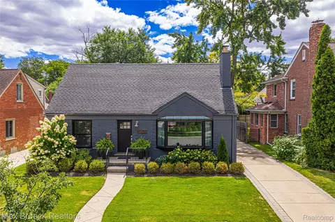 10545 Talbot Ave, Huntington Woods, MI 48070