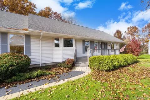 9721 Klais Rd, Independence, MI 48348