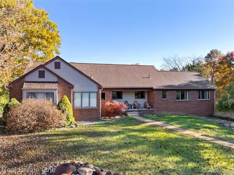 9755 Annabelle Ct, Green Oak, MI 48178