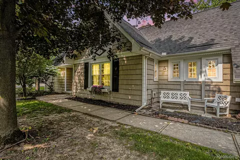 9818 Burning Tree Dr, Grand Blanc, MI 48439