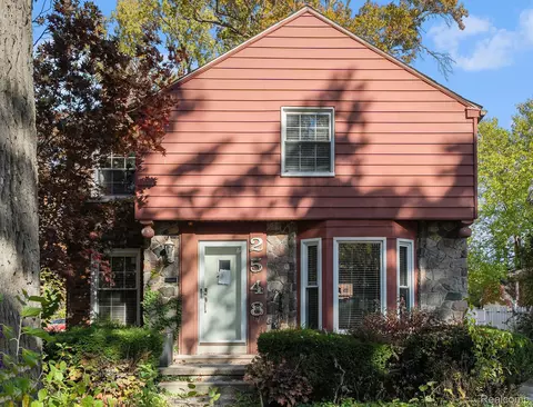 2548 Woodstock Dr, Highland Park, MI 48203