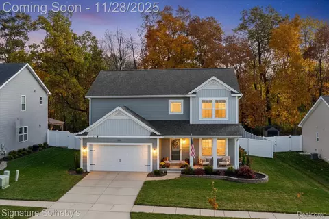 3680 Amber Oaks Dr, Howell, MI 48855