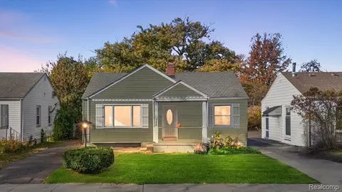 122 S Edgeworth Ave, Royal Oak, MI 48067