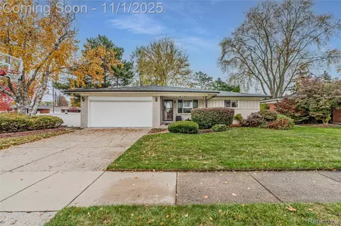 30316 Barbary Ct, Warren, MI 48093