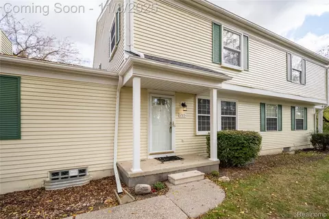 285 Inlet Ct, Walled Lake, MI 48390