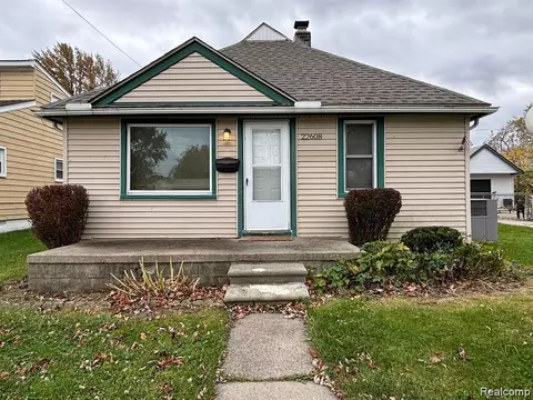 22608 Stephens St, Saint Clair Shores, MI 48080