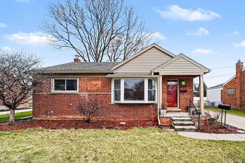 11121 Karen St, Livonia, MI 48150