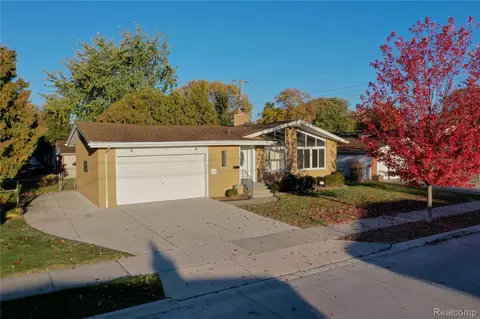 23005 Malvern St, Saint Clair Shores, MI 48080