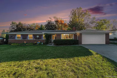 115 Boyken Rd, Rochester Hills, MI 48307