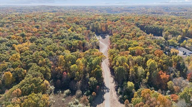 6 East Coon Lake Road, Genoa, MI 48843