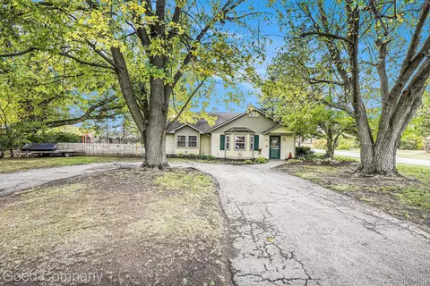 47595 Frederick Rd, Shelby Township, MI 48317