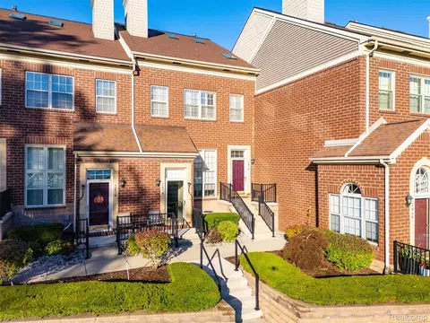 2870 Van Alstyne St, Wyandotte, MI 48192