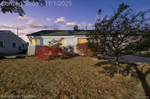 31401 Lyons Cir E, Warren, MI 48092