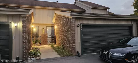 6323 Potomac Cir, West Bloomfield, MI 48322