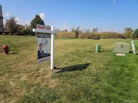 37870 Cottonwood Ct, Huron, MI 48164