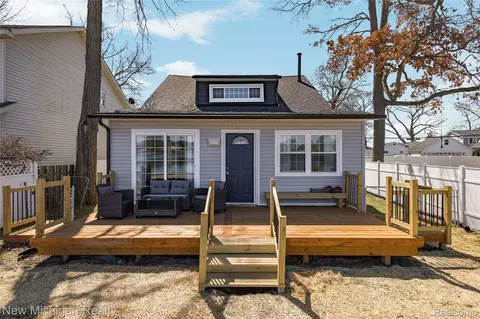 8665 Cooley Lake Rd, Commerce, MI 48382