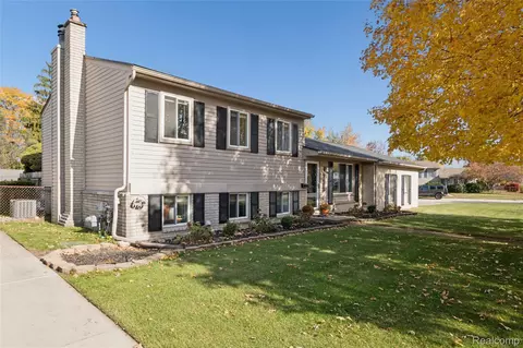38502 Summers St, Livonia, MI 48154