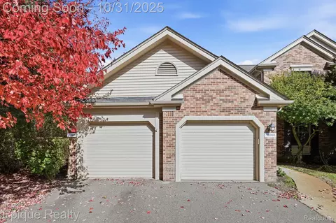 36996 Dartmoor Dr, Farmington, MI 48331