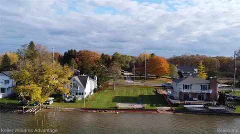 371 E Shore Dr, Northfield, MI 48189