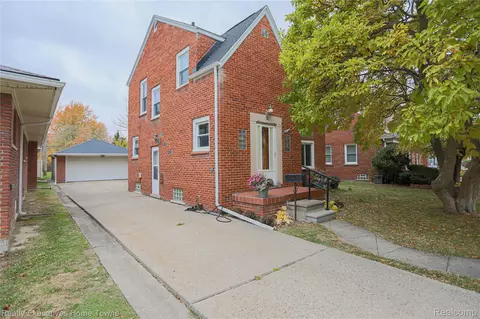 23009 Hayes Ave, Eastpointe, MI 48021