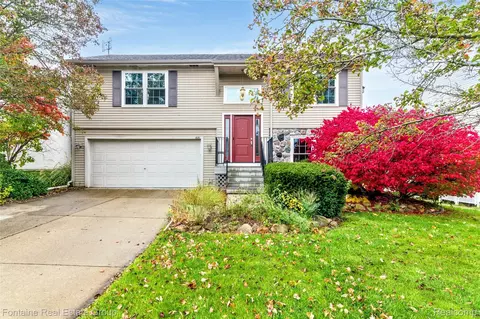 1651 Newgate Ln, Howell, MI 48843