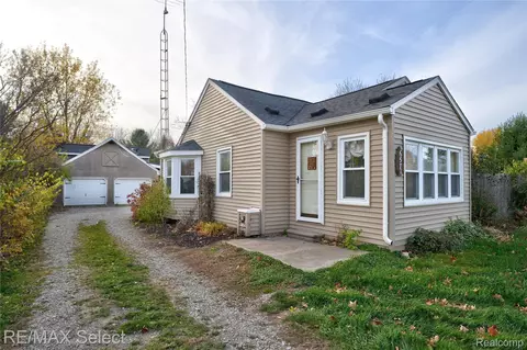 6571 River Rd, Flint, MI 48433
